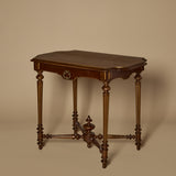 Table d’appoint française ancienne de style Louis XVI avec entretoise décorative
