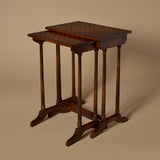 Tables gigognes anciennes à marqueterie de style Regency Revival