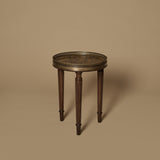Table guéridon de style Louis XVI avec plateau en marbre et galerie ajourée en laiton vers 1890