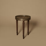 Table guéridon de style Louis XVI avec plateau en marbre et galerie ajourée en laiton vers 1890