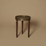 Table guéridon de style Louis XVI avec plateau en marbre et galerie ajourée en laiton vers 1890