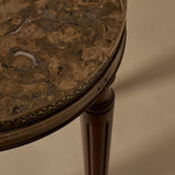 Table guéridon de style Louis XVI avec plateau en marbre et galerie ajourée en laiton vers 1890