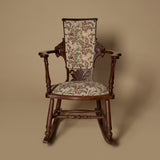 Fauteuil à bascule victorien en bois sculpté de style néo-Renaissance XIXe siècle