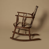 Fauteuil à bascule victorien en bois sculpté de style néo-Renaissance XIXe siècle