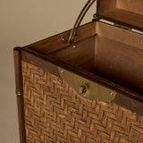 Coffre décoratif en rotin tressé de style British Colonial vers 1960