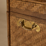 Coffre décoratif en rotin tressé de style British Colonial vers 1960