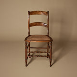 Circa 1900 Chaise à dossier en échelle en bois antique avec siège en canne