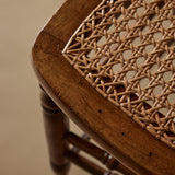 Circa 1900 Chaise à dossier en échelle en bois antique avec siège en canne