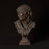 Buste Art nouveau français d’une demoiselle souriante
