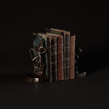 Serre-livres pirates et livres anciens