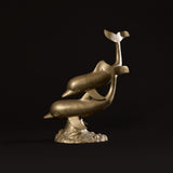 Sculpture de dauphins en laiton du milieu du siècle