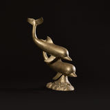 Sculpture de dauphins en laiton du milieu du siècle
