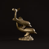 Sculpture de dauphins en laiton du milieu du siècle