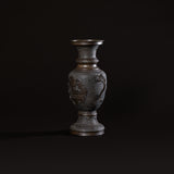 Vase en bronze japonais traditionnel de la période Meiji avec gravures ornées