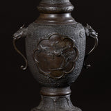 Vase en bronze japonais traditionnel de la période Meiji avec gravures ornées