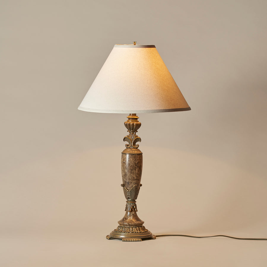 Fleurdelisée Lamp