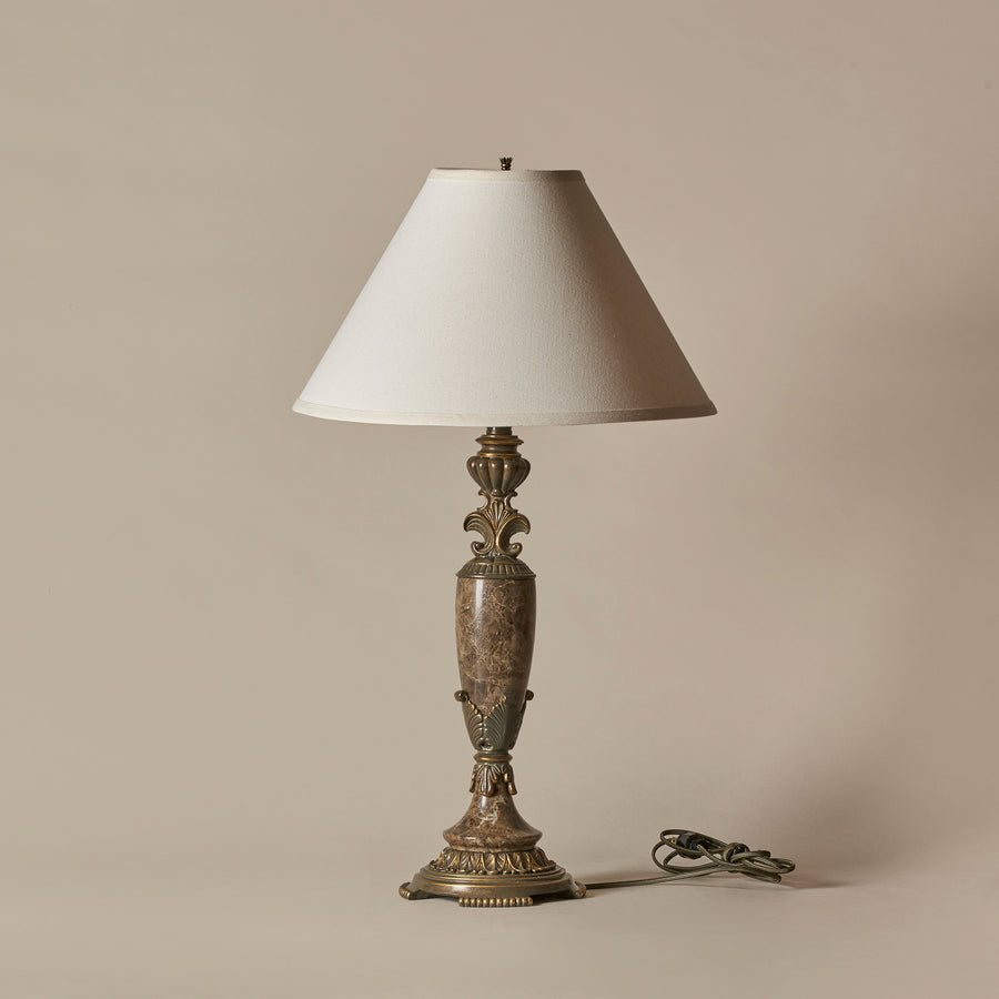 Fleurdelisée Lamp