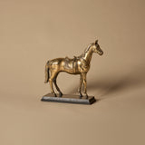 Figurine vintage de cheval sellé sur socle