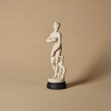 Statue italienne de Vénus de Médicis sur socle