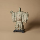 Statue de samouraï Uesugi par Austin Productions sur base en bois