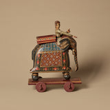 Éléphant ancien polychrome sculpté à la main sur roues avec cavalier mahout