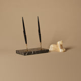 Porte-stylo en marbre Parker des années 1960 et figure de sphinx en pierre sculptée