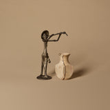 Statue de villageois en bronze Dogon et vase en pierre