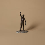 Sculpture olympienne sur socle en pierre