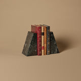 Serre-livres modernistes en marbre vert et livres anciens