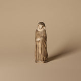 Figure monastique sculptée à la main