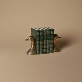 Serre-livres tête de canard en laiton des années 1950 et livres anciens