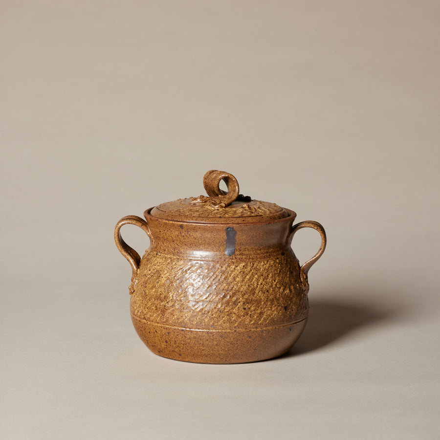 Stoneware pottery with lid