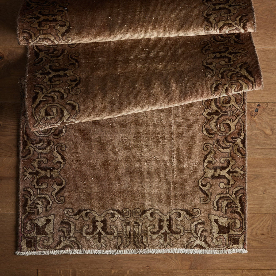 Tapis Mateo (2'7" x 15'8")