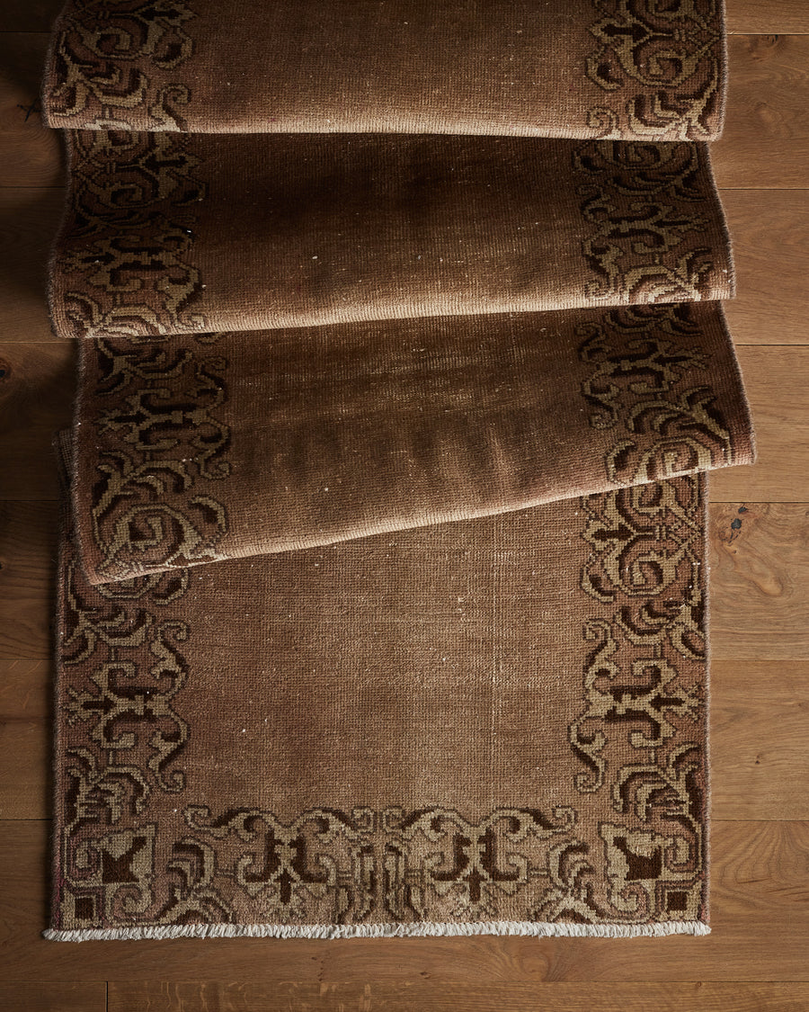 Tapis Mateo (2'7" x 15'8")