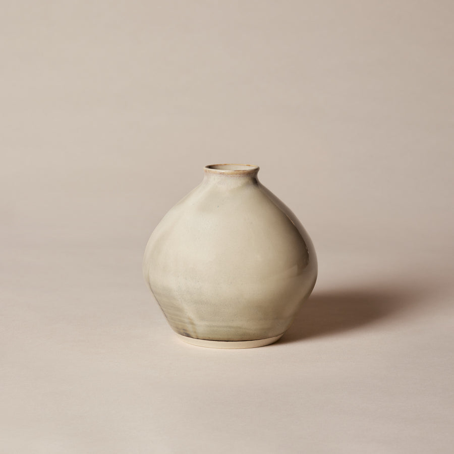 Petit vase à fleurs beige