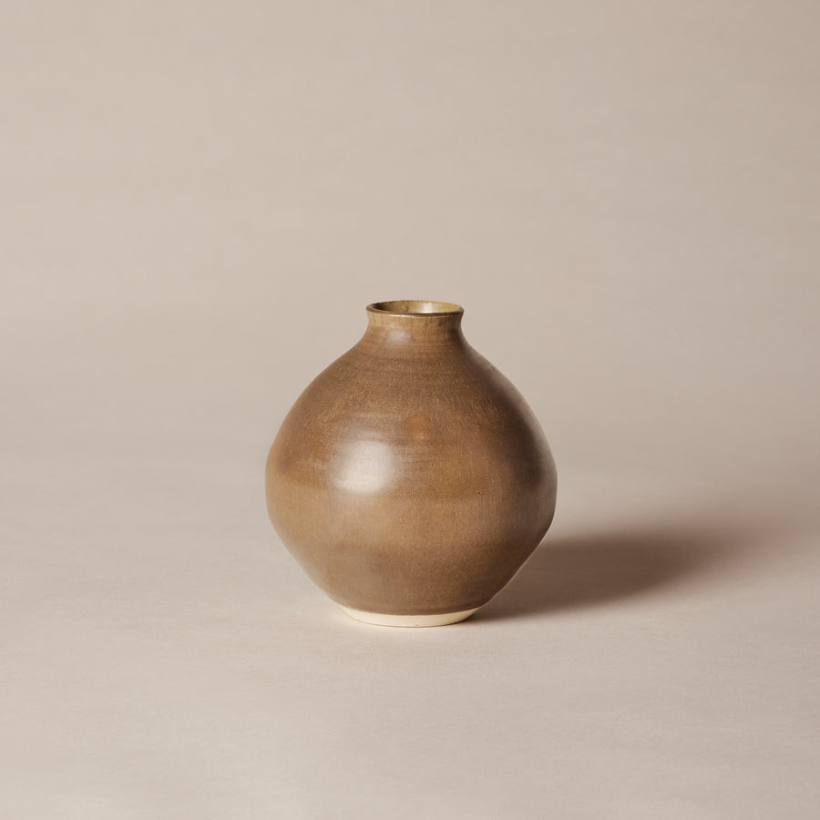 Petit vase à fleurs marron