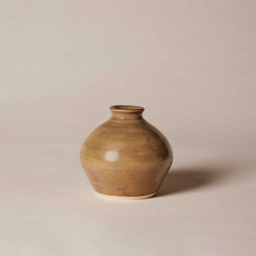 Petit vase à fleurs marron