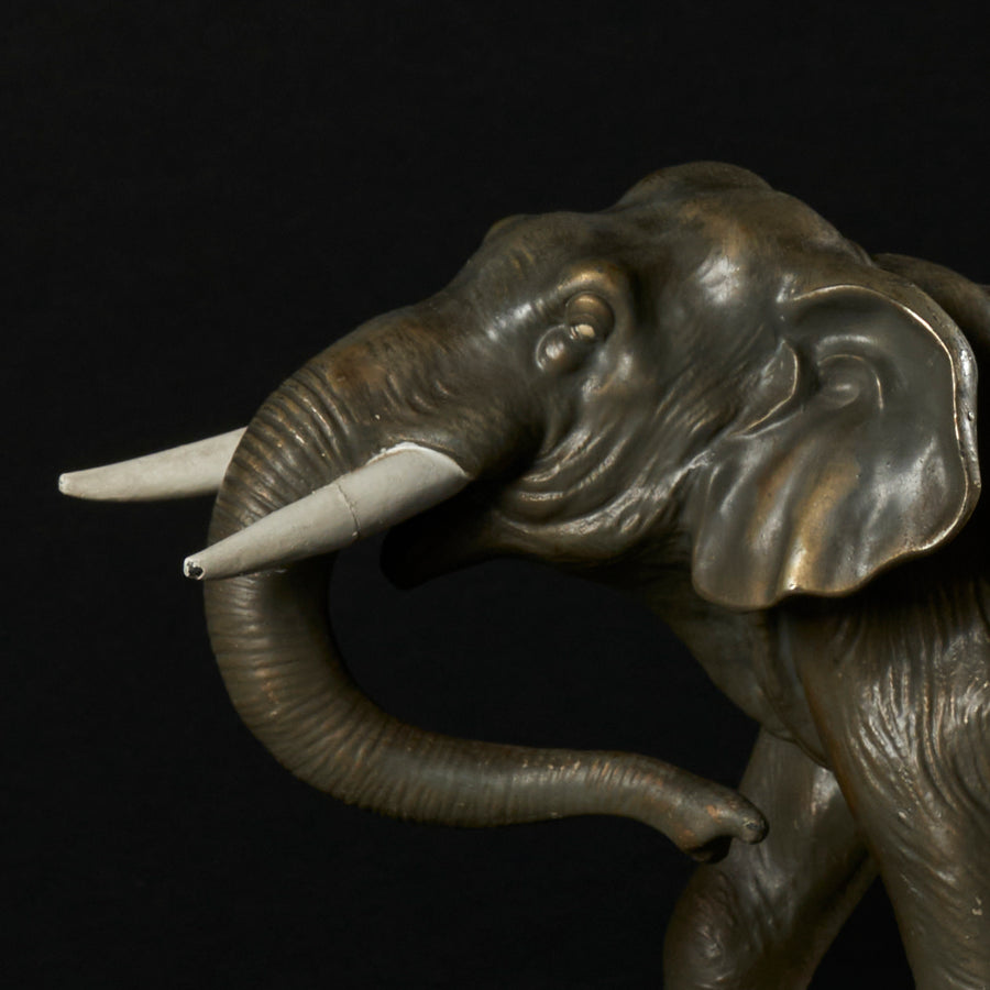 Statue d'éléphant en bronze du début du 19e siècle