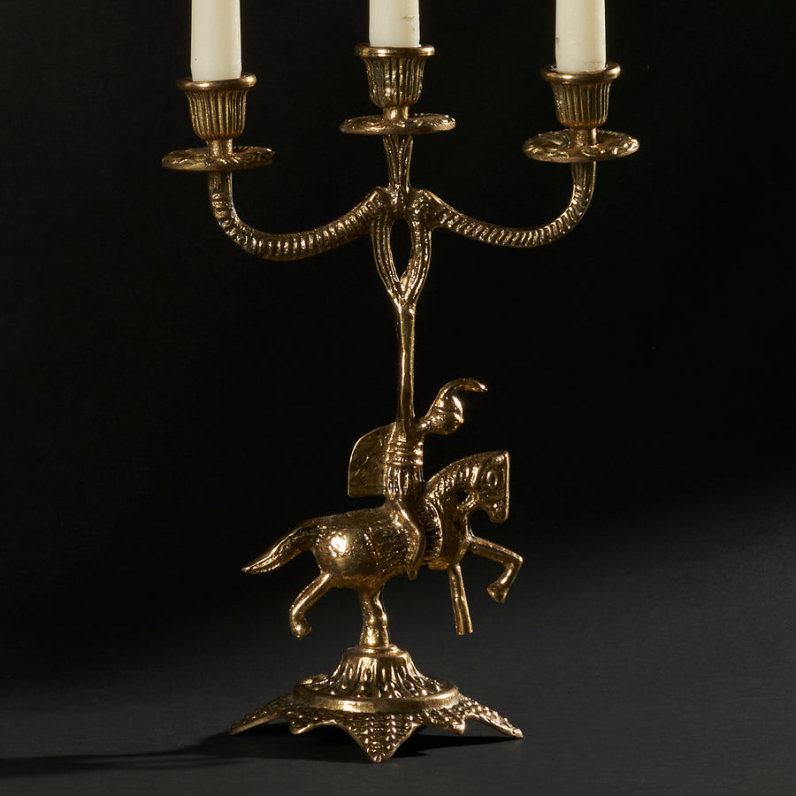 Paire de bougeoirs Chevalier italiens