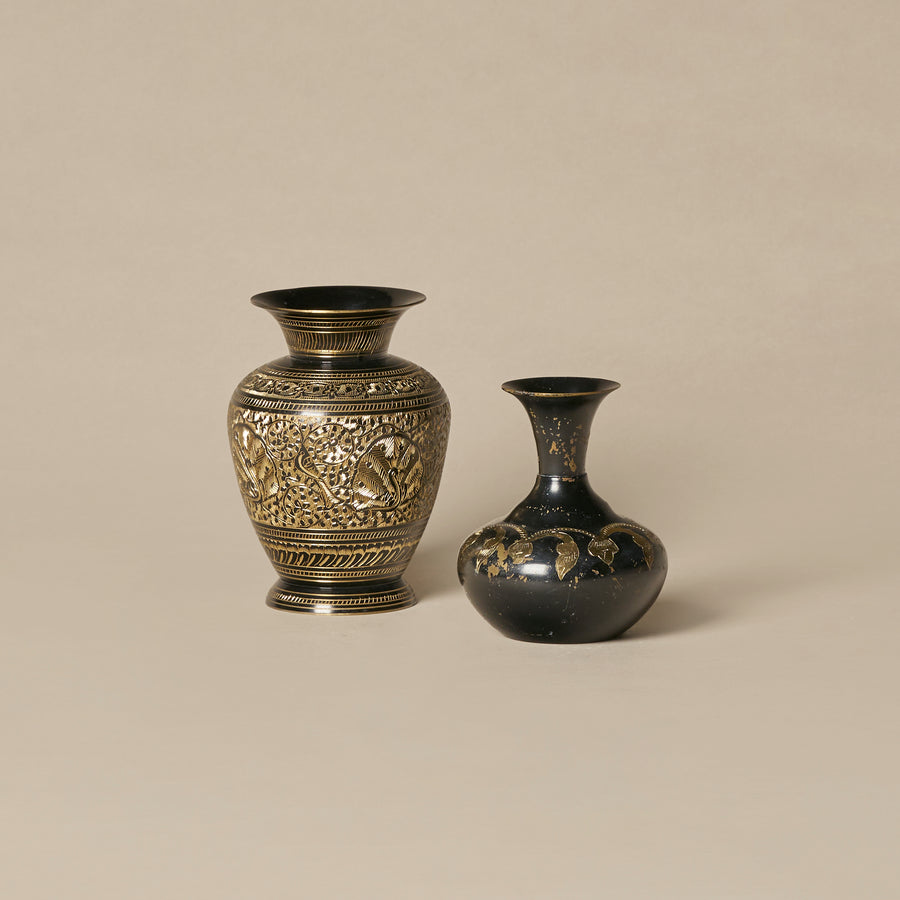 Duo de vases en laiton émaillé noir