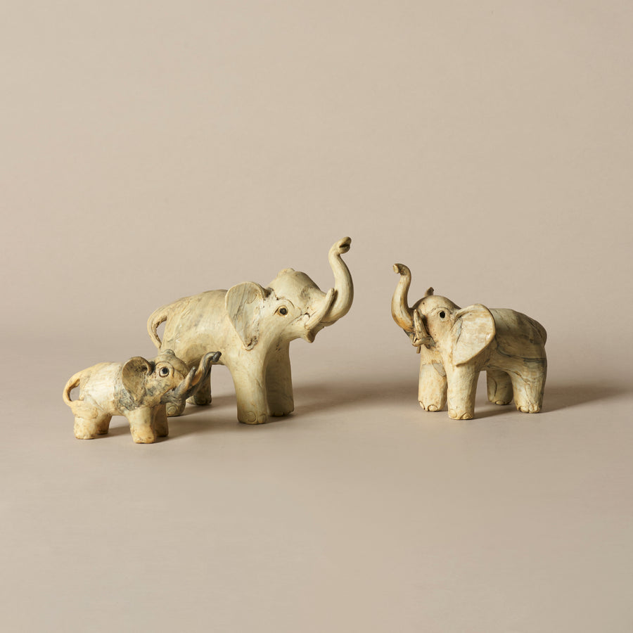 Ensemble de statuettes d'éléphants faites à la main