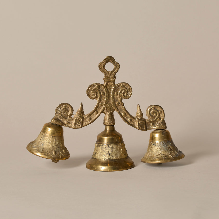Ensemble antique de trois clochettes à main