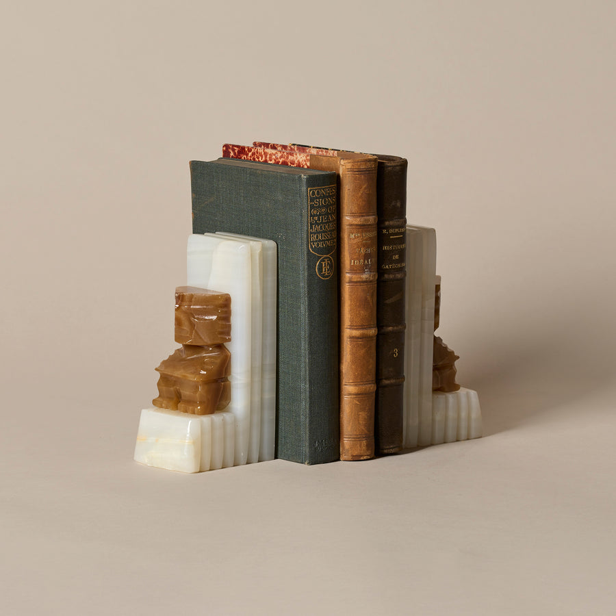Serre-livres mayas sculptés et livres anciens