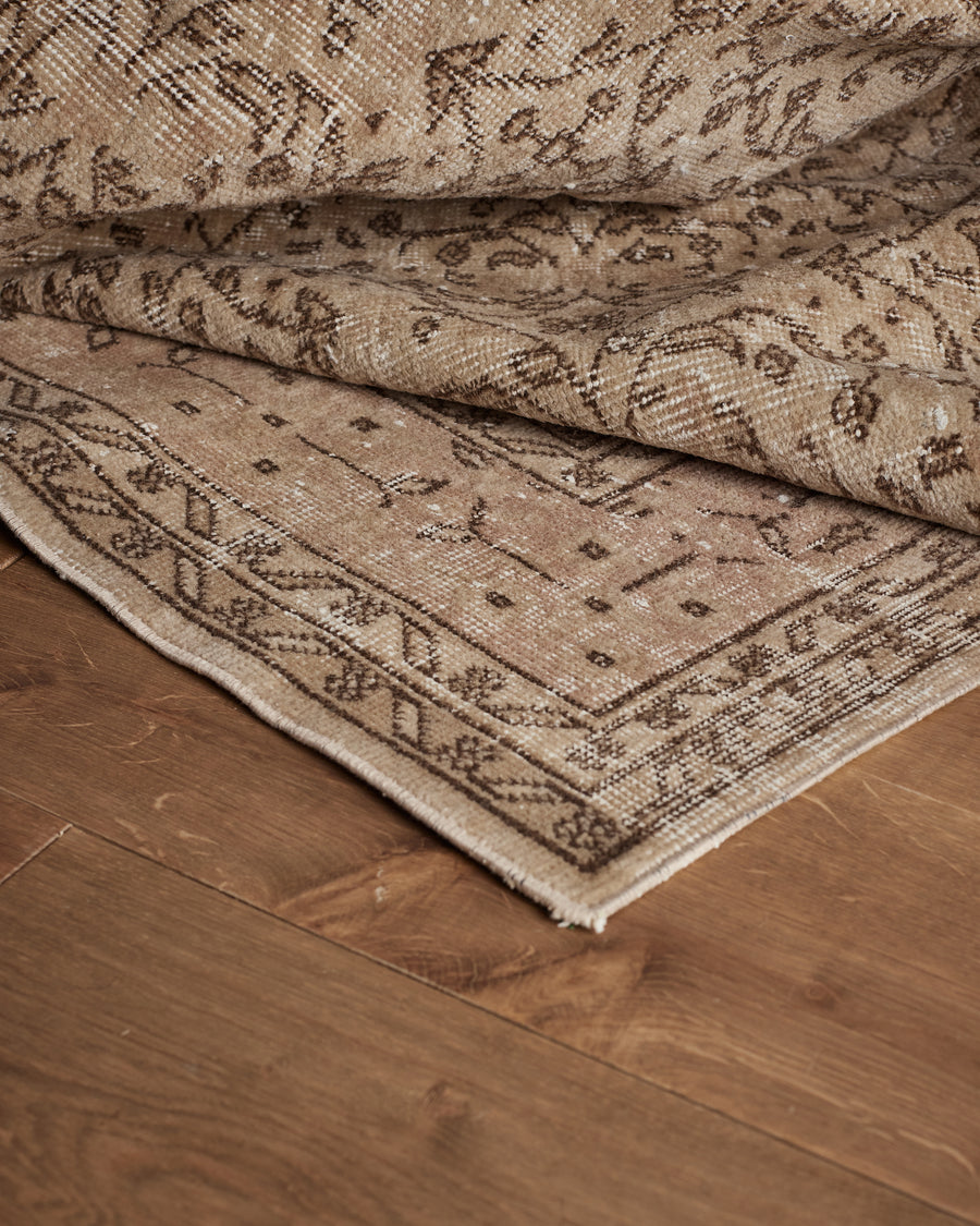 Tapis Chanel (7'0" x 10'4")